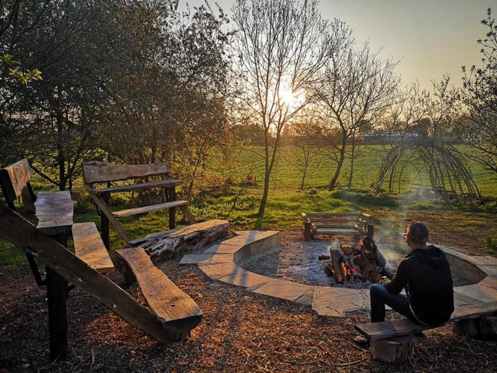 Plush Tents Yurt Village Chichester Extérieur photo